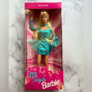 1995 City Style Barbie Doll #15612